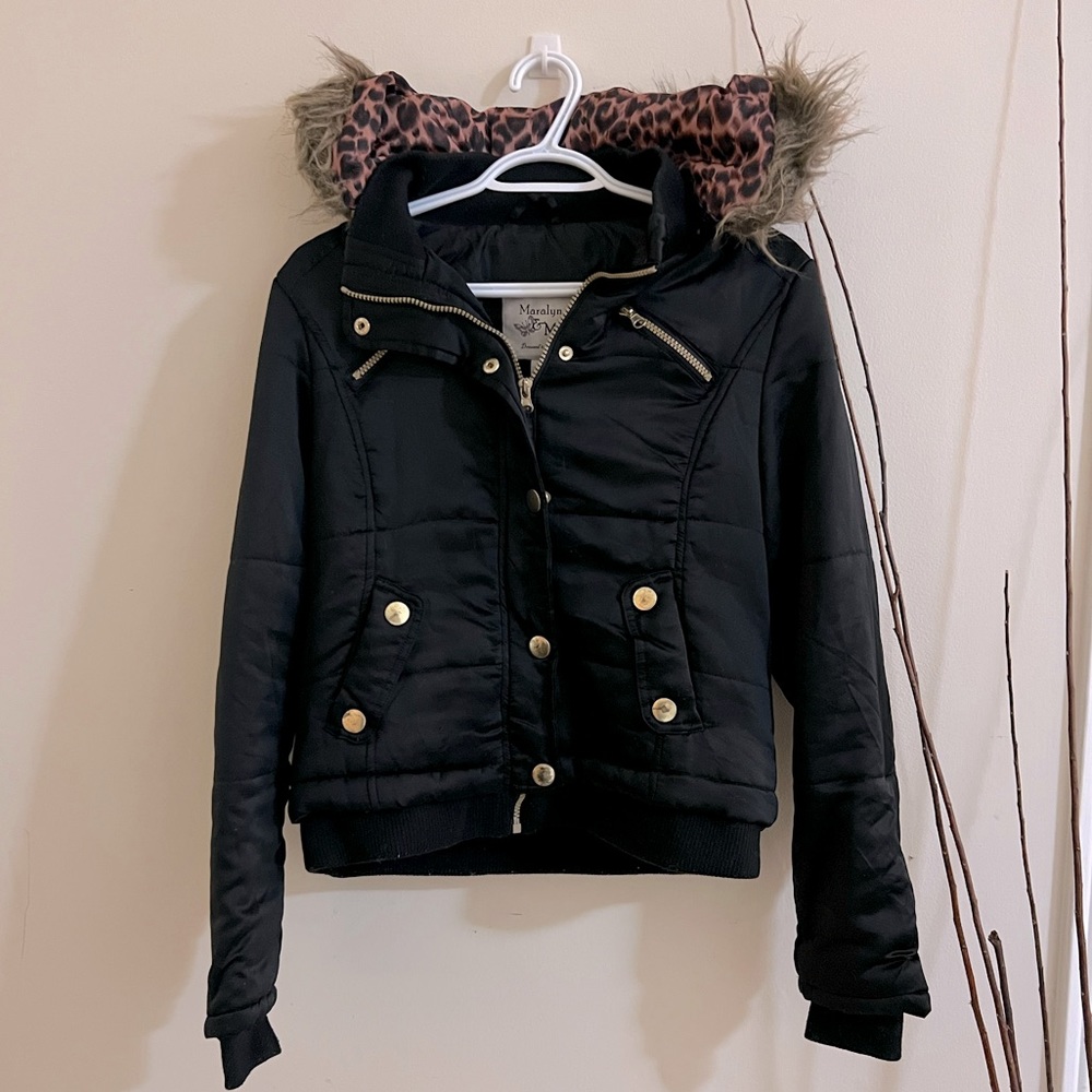 Black jacket. Silk type material for the outside. Pretty warm. Great condition.